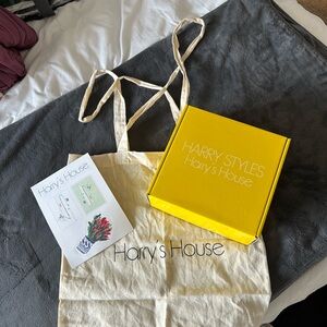 Exclusive Harry’s House Pop up tote bag, stickers and box